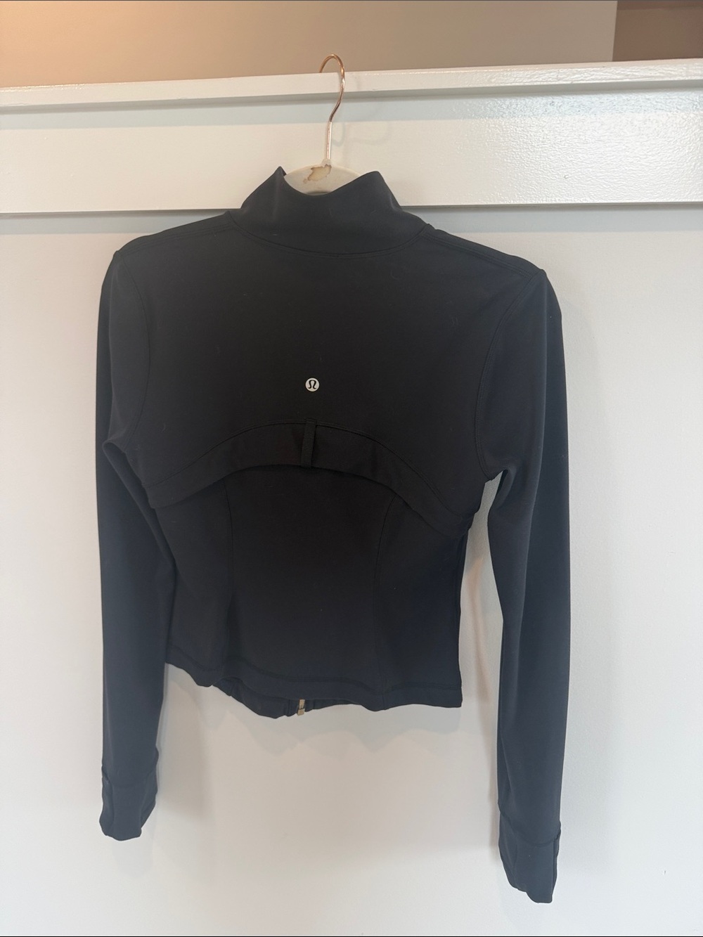 Lululemon Define Cropped size 6 Black with Gold Hardware - Picture 3 of 4
